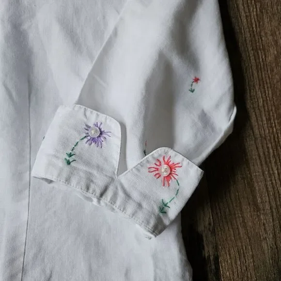 Vintage Talbots White Linen Blend Floral Embroidered Button Up Shirt. 3/4 Sleeve - Picture 7 of 10